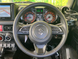 【純正革巻きステアリング】上質な革を使用することで、手にしっかり馴染みとても運転しやすいハンドルです♪