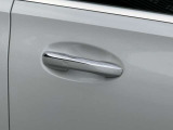 シートヒーターはエアコンより温まるのが早く、寒い日の運転には欠かせない装備です。3段階の温度調節ができ、快適な温度でドライブいただけます。