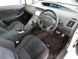 シンプルで使いやすいデザインの運転席です。