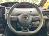 【専用革巻きステアリング】上質な革を使用することで、手にしっかり馴染みとても運転しやすいハンドルです♪