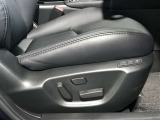運転席は座面の上下調整ができ適切なドライビングポジションで運転できますよ♪