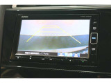バックカメラが装備されており、後方の安全確認はもちろんのこと狭い場所での駐車や雨の日・夜間など視界の悪いコンディションでのストレスの軽減にもなります!