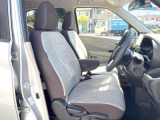 運転席シート廻りは使用感も少なく、良好な状態となっています。前オーナー様が丁寧に使っていたことがよくわかりますね。