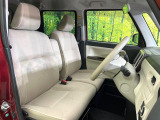 運転席シート廻りは使用感も少なく、良好な状態となっています。前オーナー様が丁寧に使っていたことがよくわかりますね。