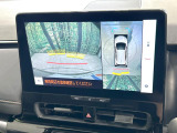 【パノラミックビューモニター】専用のカメラにより、上から見下ろしたような視点で360度クルマの周囲を確認することができます☆死角部分も確認しやすく、狭い場所での切り返しや駐車もスムーズに行えます。
