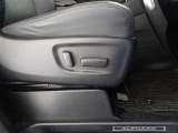 パワーシート搭載。微妙な調整が手軽にでき、ピッタリのポジションで運転することが可能です。