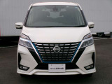 衝突軽減ブレーキ、車線逸脱警報、フロント&バックソナー、踏み間違い防止アシスト。安全装備充実。