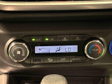 作動状態が一目でわかる液晶ディスプレイ付きAUTOエアコンを装備しています♪室内の温度を設定するとセンサーが室温を感知して、温度、風量を自動的にコントロ-ルして快適な空間を作ってくれます!