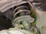 お車を安心してお乗りいただく為には、足回りの定期点検が欠かせません。サービスサポート(有償保証)では無料点検もご提供しており、安心のカーライフをお過ごしいただけるサポート体制が整っています。