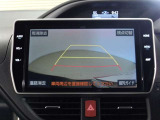 バックガイドモニターで、後方を確認しながら安心して駐車することができます。運転初心者も熟練者も必須の機能ですよ!