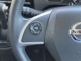 ステアリングスイッチ付きで運転中、前方から目線をそらすことなく、オーディオ等の操作が可能です!