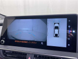 パノラミックビューモニターを装備。駐車場や交差点でクルマを真上から見るように周囲を確認できます。機能の詳細は販売店スタッフまでおたずねください。