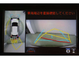 ハンドル操作にあわせてガイドラインが変化するバックガイドモニター搭載。全方位、フロント、左右側面モニターも搭載しているので、周囲の状況を確認しながら駐車出来ます。慣れない場所でも心強いですよ。