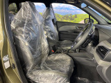 運転席まわりには十分なスペースがあり、大柄な方でもゆったり運転していただける環境です。