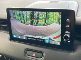 【バックカメラ】駐車時に後方がリアルタイム映像で確認できます。大型商業施設や立体駐車場での駐車時や、夜間のバック時に大活躍!運転スキルに関わらず、今や必須となった装備のひとつです!