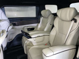 ゆとりある広々とした車内空間は、ドライブを始め買い物やレジャーなど、幅広く活躍します。一人でもみんなとでもお出かけを楽しみましょう!