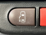 【パワースライドドア】スマートキーや運転席のスイッチでスライドドアの開閉が可能♪電動だから力を入れてドアを開ける必要が無く、小さいお子様でも、重い荷物を持っている時もラクに開け閉めできます♪