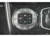 左右独立温度コントロールフルオートエアコンです。運転席、助手席それぞれで独立して温度設定ができます。冷え性の方が乗っても安心ですね♪