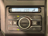 車内空調は&rdquo;AUTOエアコン&rdquo;にお任せ。運転に集中出来ますよ!