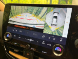 【パノラミックビューモニター】専用のカメラにより、上から見下ろしたような視点で360度クルマの周囲を確認することができます☆死角部分も確認しやすく、狭い場所での切り返しや駐車もスムーズに行えます。