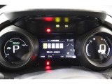 マルチインフォメーションディスプレイ付きのメーターです!エコ運転へ導く多彩な情報を表示してくれます。