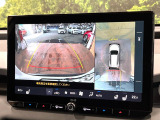 【パノラミックビューモニター】専用のカメラにより、上から見下ろしたような視点で360度クルマの周囲を確認することができます☆死角部分も確認しやすく、狭い場所での切り返しや駐車もスムーズに行えます。