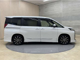 「中古車ハイブリッド保証」付き。ハイブリット機構を無償で保証します。保証期間は初度登録年月から10年目まで、または3年間の長い方。但し累計走行距離が20万km以内。