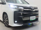 高輝度で点灯速度が速く、しかも消費電力の少ないLEDヘッドライトが装備されています!LEDの明るい光が走行中の視界の確保をサポートして、夜のドライブがより楽しく安全に運転できます♪