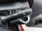 スイッチをオートに設定しておけば、車外の明るさに応じて自動的にヘッドランプを点灯・消灯します。夕暮れ時やトンネルの続く山道などを走行する時に便利なコンライトを装備しています。