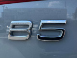 B5モデルはエンジンスタートが非常に静か。かつ発進時にもスターターモーターによるアシストがかかり滑らかで力強い走り心地です。プレミアムモデルにより相応しい仕上がりとなりました。