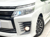 【LEDヘッドライト】悪天候や夜間走行時も良好な視界を確保し安心して運転できる高輝度LEDヘッドライトを装備!点灯速度が早く、消費電力も抑えられています。