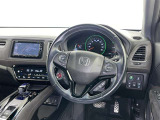 運転席まわりです。 各操作スイッチは使いやすい位置に配置されてます。