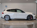 BMWでは重量配分にもこだわりがあり、FRモデルでは50:50とFFモデルでも60:40と前後の重量バランスにこだわり、軽快なハンドリングを実現しております。