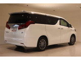 ★★★トヨタ認定中古車★★★ 1年間走行距離無制限の「ロングラン保証」が付いています。全国約4,500ヶ所のトヨタのお店で保証修理可能です。お出かけ先でも安心です。選べる延長保証もご用意しています。