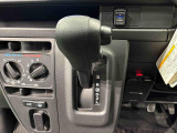 電子制御式4速AT車でスムーズな加速、低燃費と走行中の静粛性に貢献。