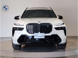 【キドニーグリル】BMWは約90年もの間、ほぼ全ての車両にひと目でBMWだと分かるこの特徴的なフロントグリルが備えられ、デザイン・アイコンとして親しまれてきました。