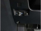 窓を開けずに料金所を通過できる今やもう必需品のETC!インパネにスッキリ装着したビルトインタイプです♪ETCカードの入れ忘れ・抜き忘れを音声やアラームで教えてくれるので、入れ忘れ・抜き忘れを防げます♪