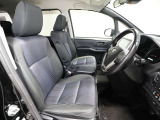 ゆったり室内で運転もしやすいです♪使い勝手の良い配置も考えられています!!
