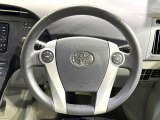 インテリアに合わせたデザインのステアリングは、運転される方のことも考え、運転しやすい形状、大きさです。是非一度、実際に触ってお確かめください。