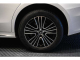 メルセデスの認定中古車「サーティファイドカー」では、万一お車が故障した場合も、ご購入後1年間もしくは2年間※は走行距離にかかわらずメルセデス・ベンツ正規サービスネットワークで無料修理いたします