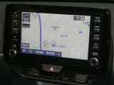 【8インチ純正ナビ】純正ナビを装備。タッチパネル式で使いやすく、詳細地図により目的地をピンポイントで設定できます。初めての道でも迷いにくく、ロングドライブも快適ですよ♪