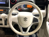 インテリアに合わせたデザインのステアリングは、運転される方のことも考え、運転しやすい形状、大きさです。是非一度、実際に触ってお確かめください。