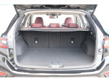 車体構造の見直しや、新型パワーリヤゲートの採用により、荷室幅および荷室開口部を拡大。サイズの大きな荷物の出し入れがしやすくなっております。