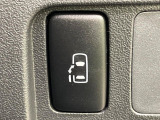【パワースライドドア】スマートキーや運転席のスイッチでスライドドアの開閉が可能♪電動だから力を入れてドアを開ける必要が無く、小さいお子様でも、重い荷物を持っている時もラクに開け閉めできます♪