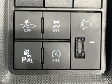 【クリアランスソナー】バンパーに付いたセンサーが障害物を検知!一定の距離に近づくとアラートで教えてくれます♪狭い駐車スペースや車庫入れ時も安心ですね☆