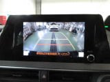 車両を上方から見たような映像をナビ画面に表示するパノラミックビューモニターです。