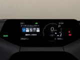 【トップマウントメーター】7インチディスプレイにミニマルなグラフィックメーターやLEDインジケーターを表示します。視線移動少なく表示が確認できる、運転に集中しやすい構成となっています。