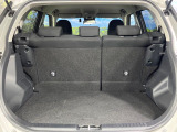 普段のお買い物や通勤、送迎等に十分な荷室スペースを確保しております。セカンドシートを倒すと、大きな荷物の積載も可能です♪