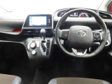 ぜひ展示車の運転席に座ってみてください。