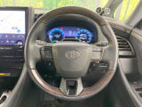 インテリアに合わせたデザインのステアリングは、運転される方のことも考え、運転しやすい形状、大きさです。是非一度、実際に触ってお確かめください。